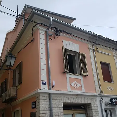 Laurus Apartment